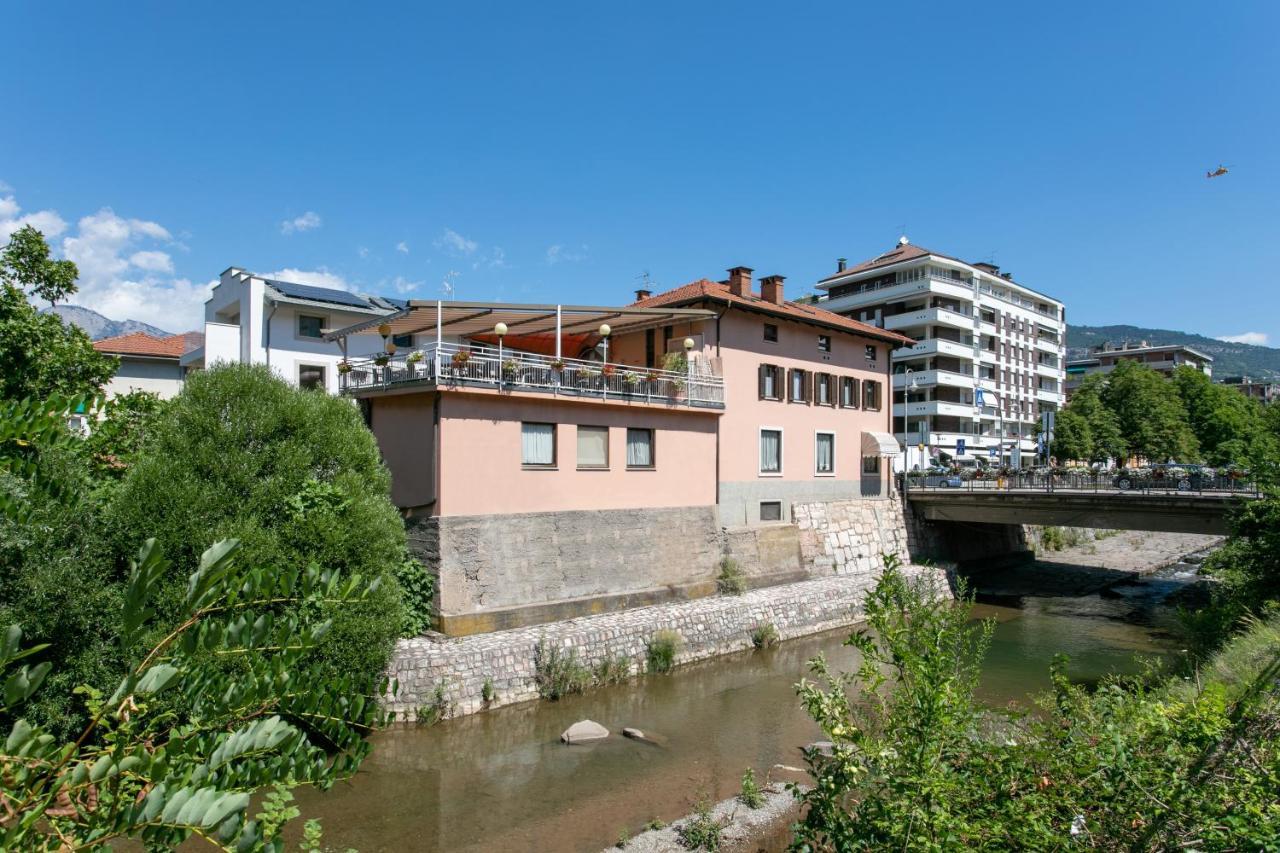 Appartamento Grande Al Ponte. Situato Vicino All'Ospedale, Al Parco E Al Centro Citta Trient Exterior foto