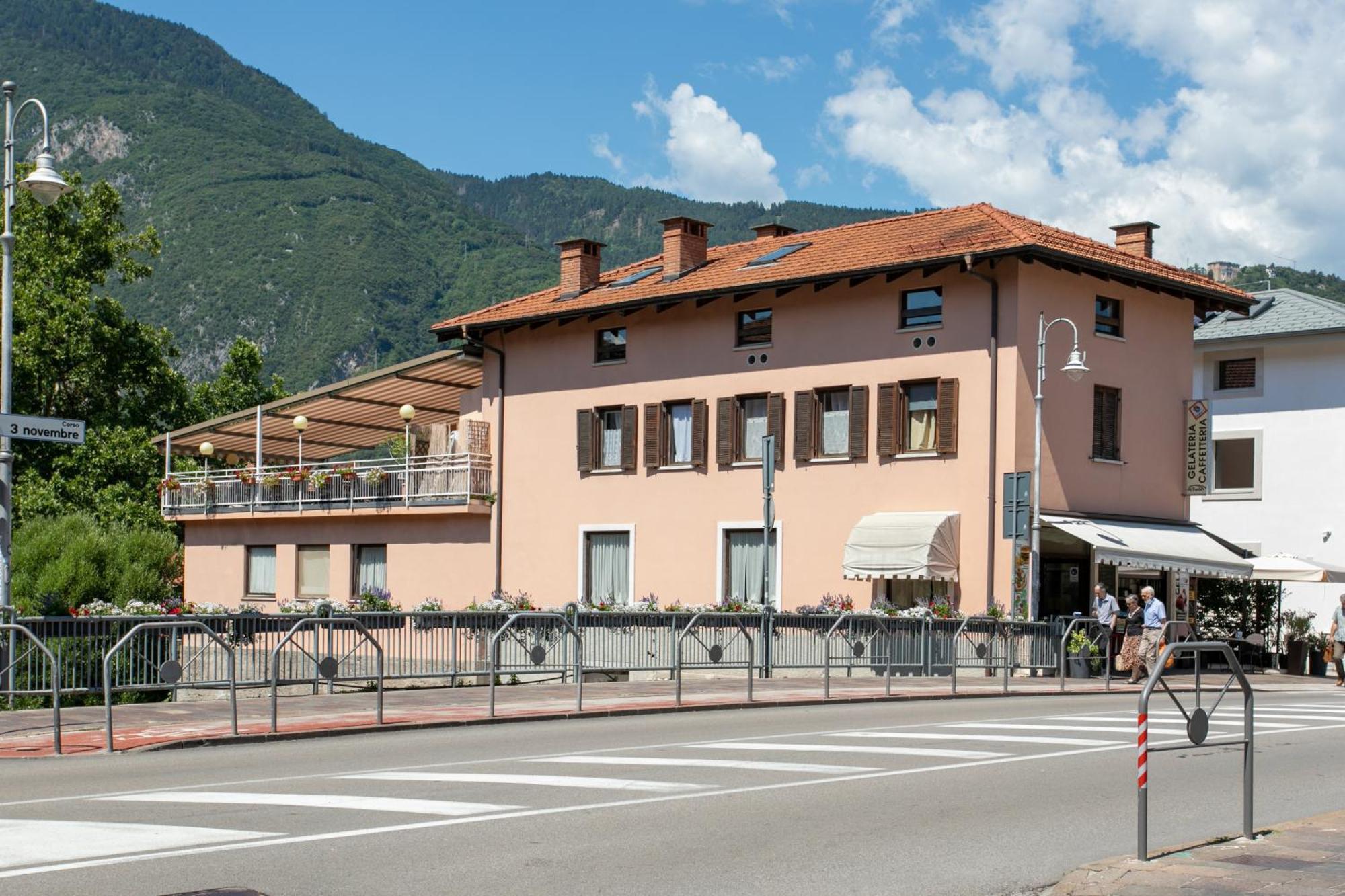 Appartamento Grande Al Ponte. Situato Vicino All'Ospedale, Al Parco E Al Centro Citta Trient Exterior foto